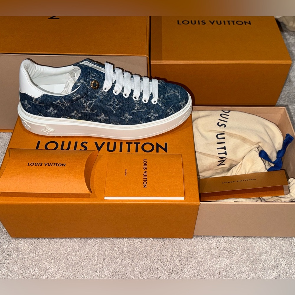 Louis Vuitton Bleu Jeans Time Out Sneaker - Picture 6 of 6